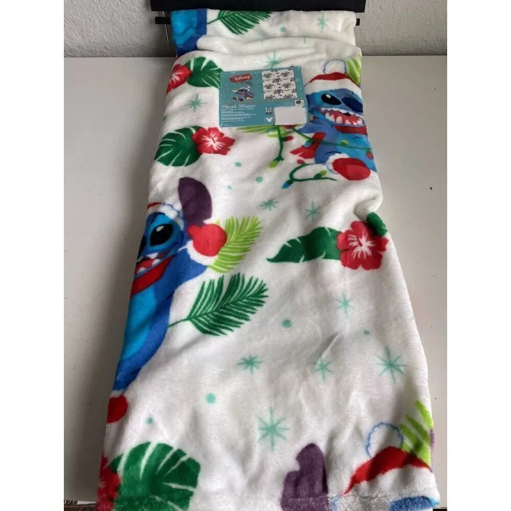 Disney Stitch With Mittens Winter Christmas Santa Hat Throw Blanket 50 X 70” NEW